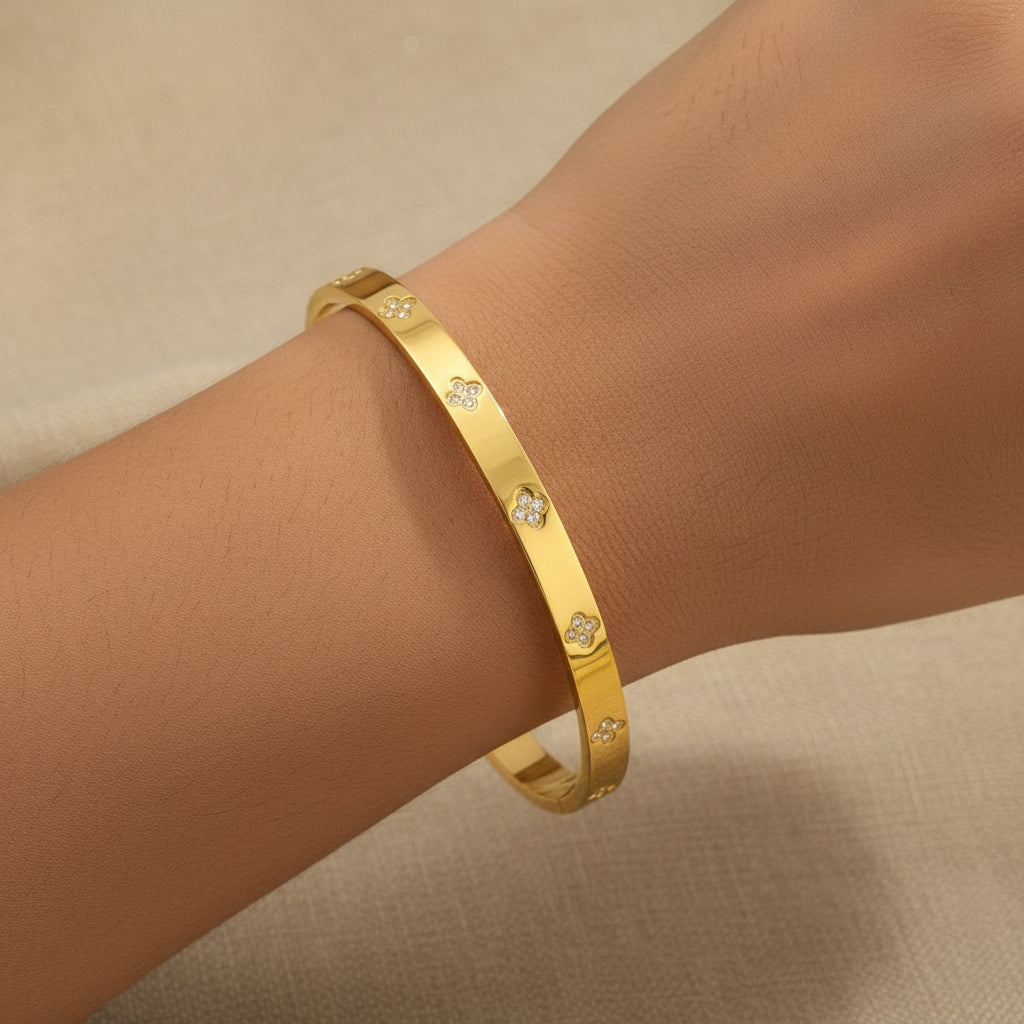 Naima Clover Classic Bangle — Gold & Silver