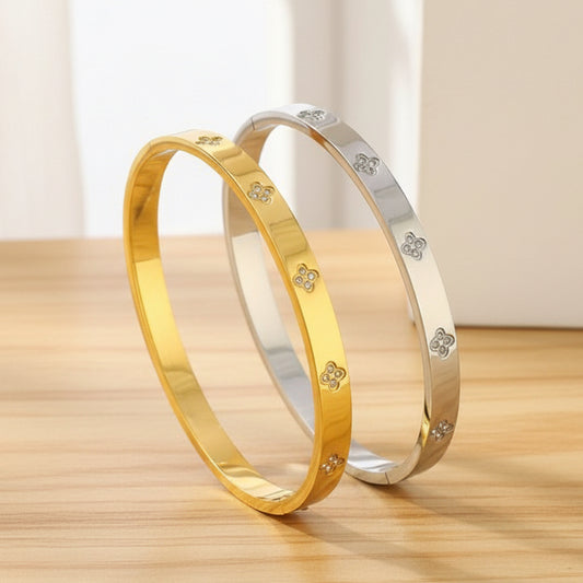 Naima Clover Classic Bangle — Gold & Silver